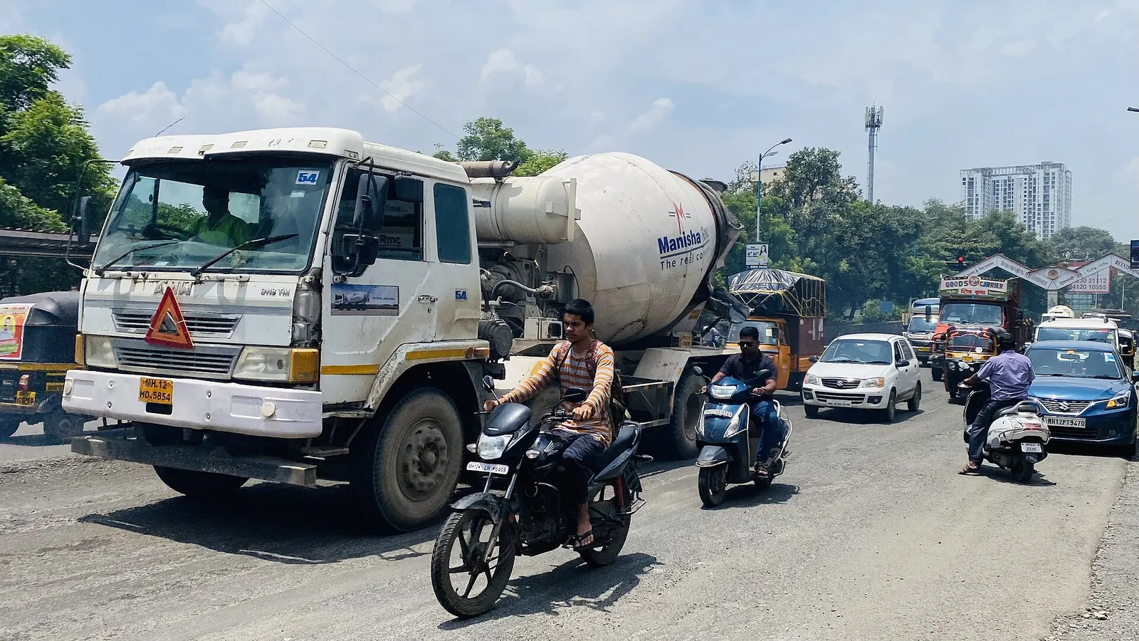 Mixed traffic of trucks, cars and two-wheelers on a Pune road
